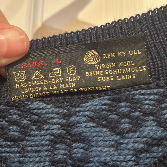 Stunning Women's Nordstrikk wool cardigan, size Large EUC - Picture 3 of 4